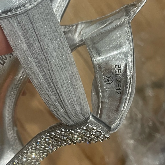 Brand New - Never Worn Silver Heels ✨Belize De Blossom Collection *Size 6 1/2 - Picture 6 of 9